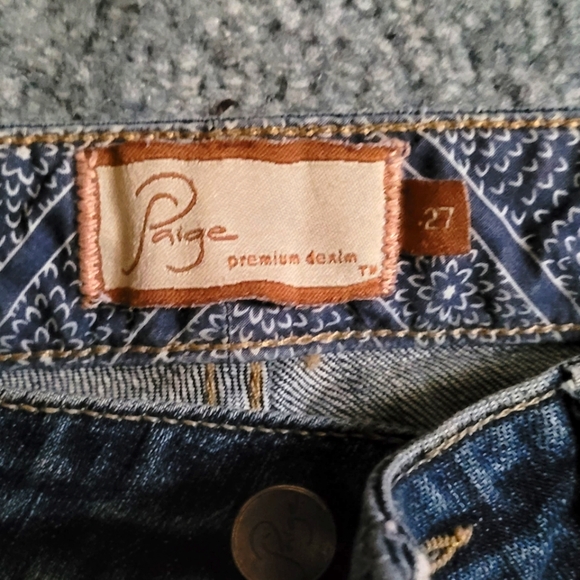 💙 Paige Premium Denim Laurel Canyon Shorts - Picture 3 of 3